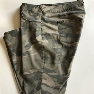 Sound/Style camouflage Jessie jegging ankle jean size 14